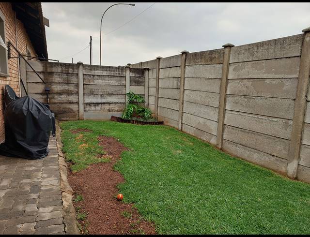 2 BEDROOM TOWNHOUSE FOR SALE IN RIVERSDALE